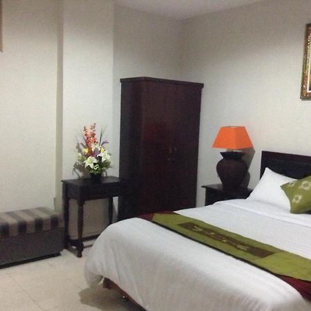Tuban Torres Accommodation Кута Екстер'єр фото