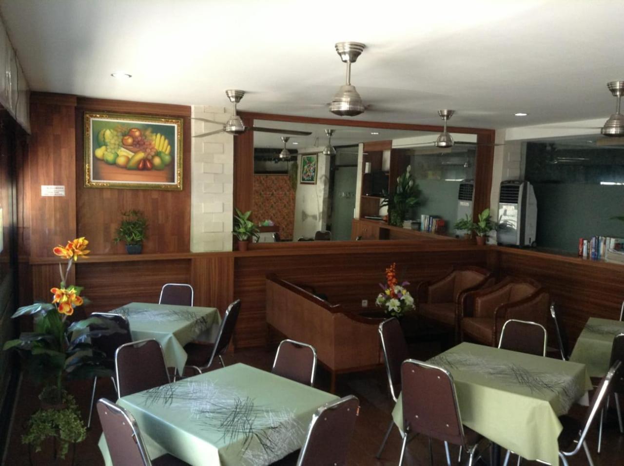 Tuban Torres Accommodation Кута Екстер'єр фото