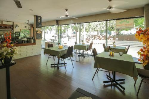 Tuban Torres Accommodation Кута Екстер'єр фото